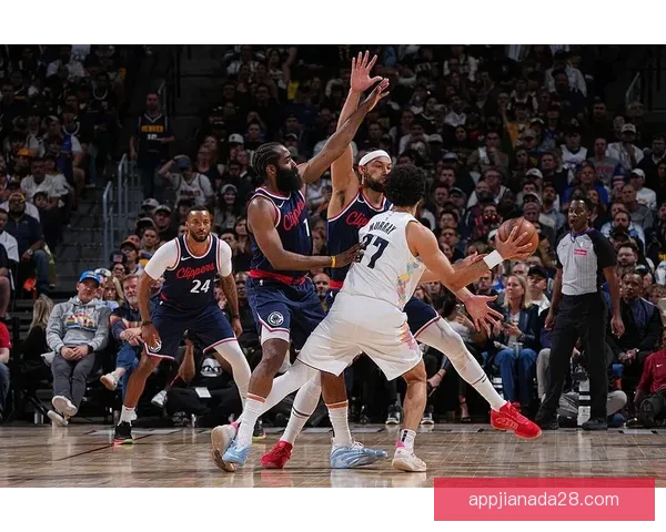 快船强势反弹挑战篮网季后赛席位争夺战精彩回顾